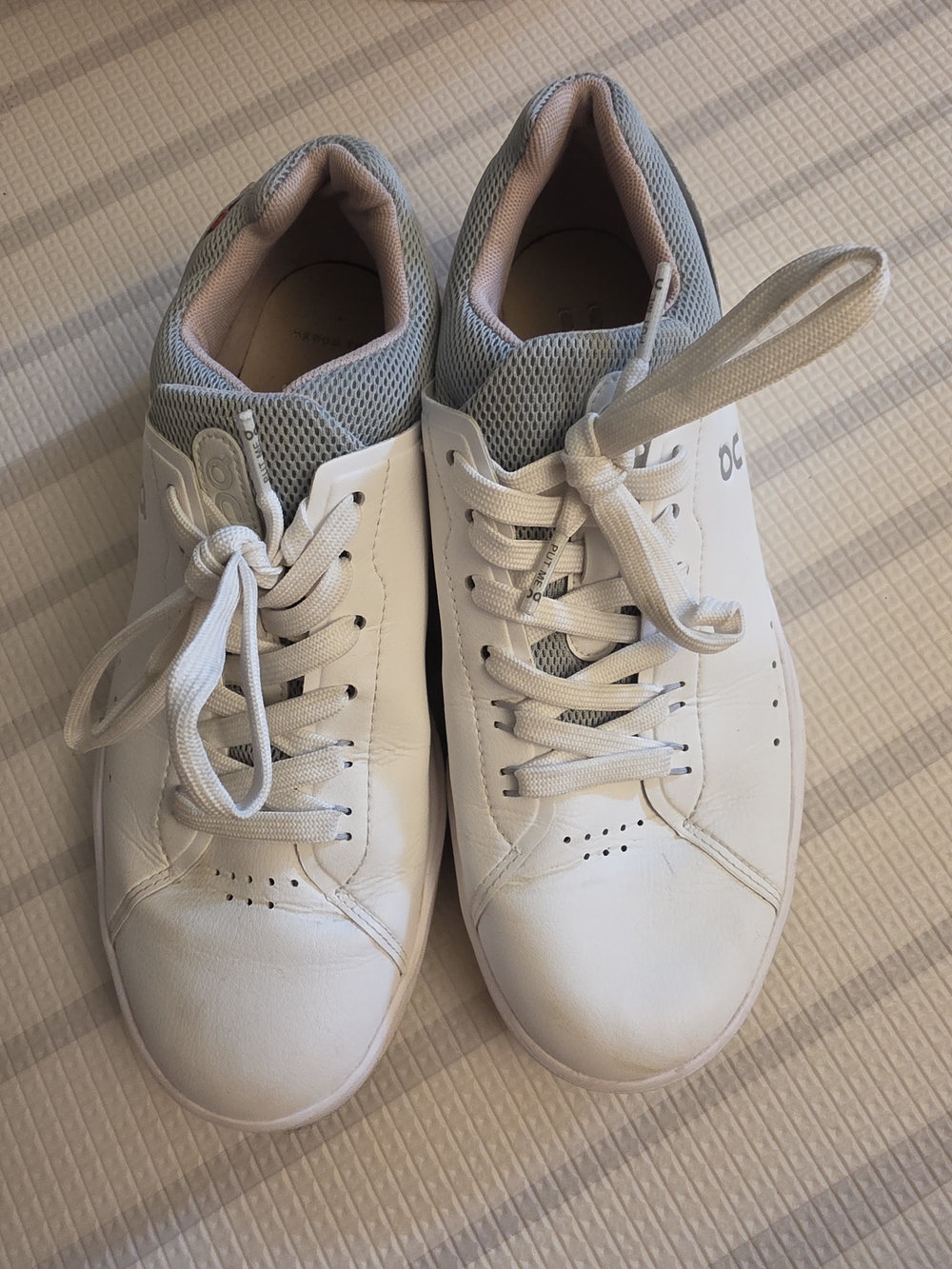 On Running Cloud White & Gray Women's The Roger Sneakers